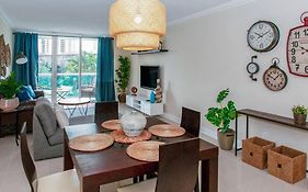 Beautiful Apartment Steps Away From The Beach